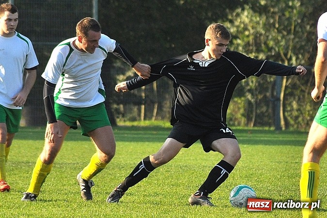 Zdjęcie w galerii na portalu naszraciborz.pl: A klasa: Piotr Święty nie do powstrzymania wiadomości z regionu