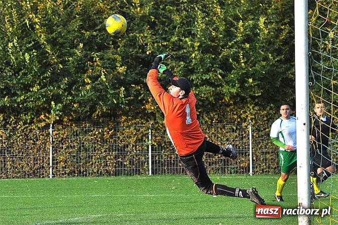 Zdjęcie w galerii na portalu naszraciborz.pl: A klasa: Piotr Święty nie do powstrzymania wiadomości z regionu