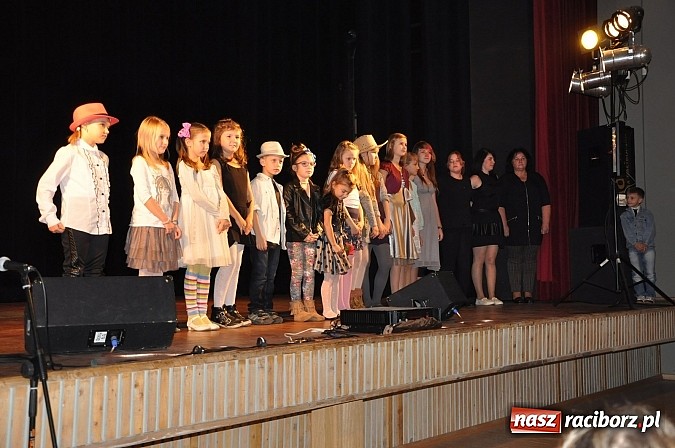 Zdjęcie w galerii na portalu naszraciborz.pl: Finał VII Konkursu Wokalnego Kuźnia Raciborska 2014 wiadomości z regionu
