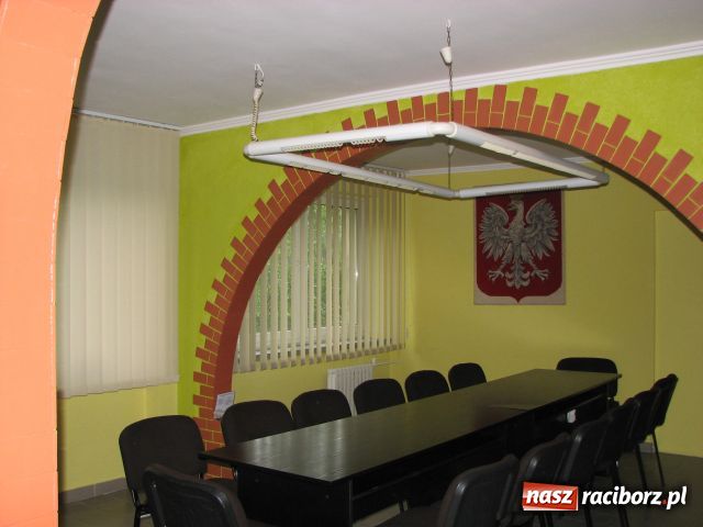 Zdjęcie w galerii na portalu naszraciborz.pl: Strażacy pracusie sami remontują komendę wiadomości z regionu