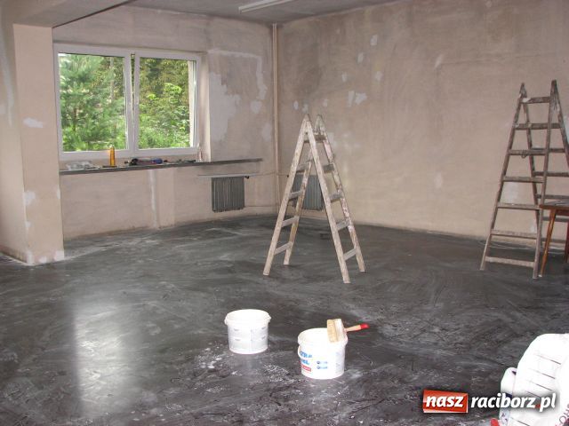 Zdjęcie w galerii na portalu naszraciborz.pl: Strażacy pracusie sami remontują komendę wiadomości z regionu