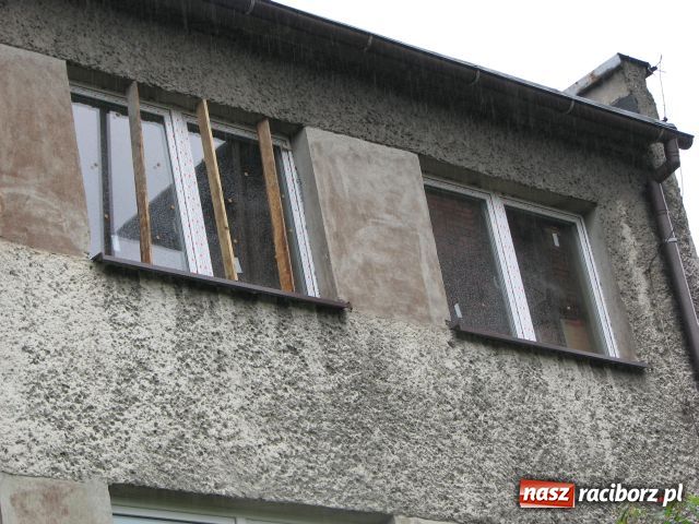 Zdjęcie w galerii na portalu naszraciborz.pl: Strażacy pracusie sami remontują komendę wiadomości z regionu