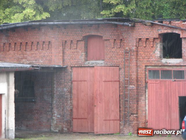 Zdjęcie w galerii na portalu naszraciborz.pl: Strażacy pracusie sami remontują komendę wiadomości z regionu