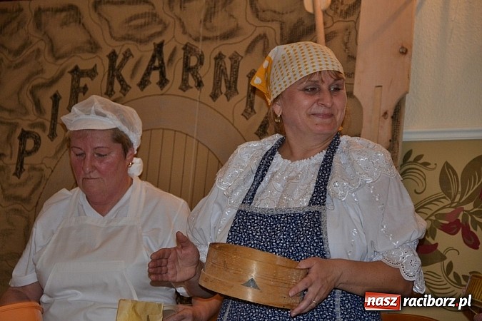 Zdjęcie w galerii na portalu naszraciborz.pl: Biesiada śląska w Zabełkowie - pełna sala w Gościńcu nad strumykiem wiadomości z regionu