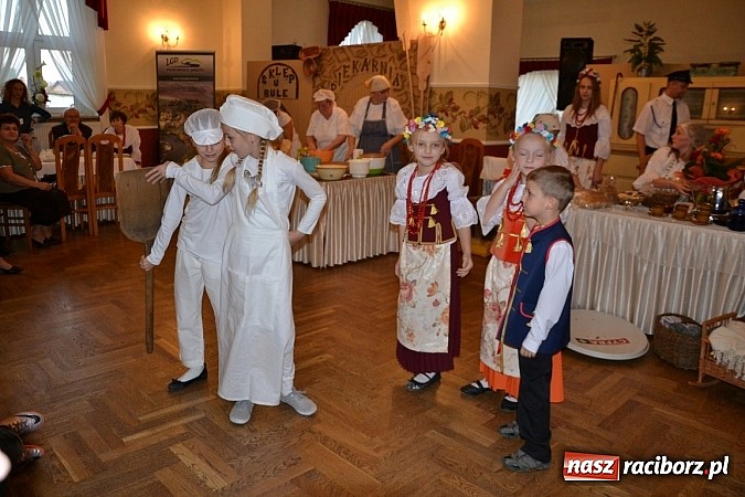 Zdjęcie w galerii na portalu naszraciborz.pl: Biesiada śląska w Zabełkowie - pełna sala w Gościńcu nad strumykiem wiadomości z regionu