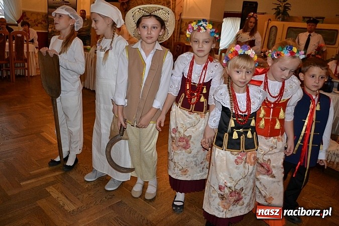 Zdjęcie w galerii na portalu naszraciborz.pl: Biesiada śląska w Zabełkowie - pełna sala w Gościńcu nad strumykiem wiadomości z regionu