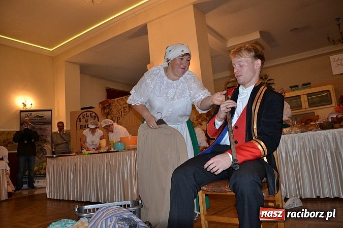 Zdjęcie w galerii na portalu naszraciborz.pl: Biesiada śląska w Zabełkowie - pełna sala w Gościńcu nad strumykiem wiadomości z regionu