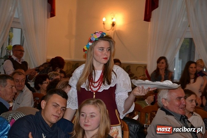 Zdjęcie w galerii na portalu naszraciborz.pl: Biesiada śląska w Zabełkowie - pełna sala w Gościńcu nad strumykiem wiadomości z regionu