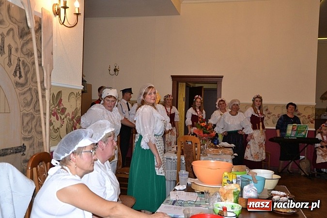 Zdjęcie w galerii na portalu naszraciborz.pl: Biesiada śląska w Zabełkowie - pełna sala w Gościńcu nad strumykiem wiadomości z regionu