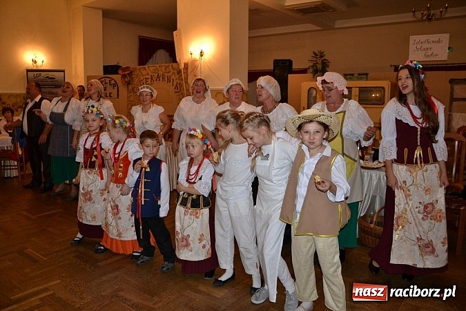 Zdjęcie w galerii na portalu naszraciborz.pl: Biesiada śląska w Zabełkowie - pełna sala w Gościńcu nad strumykiem wiadomości z regionu