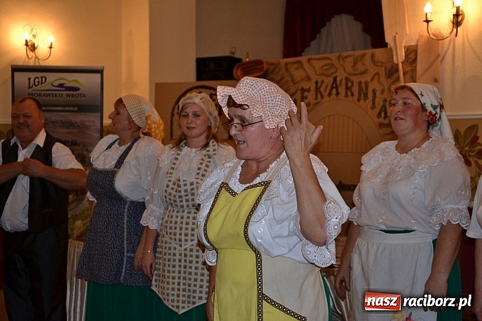 Zdjęcie w galerii na portalu naszraciborz.pl: Biesiada śląska w Zabełkowie - pełna sala w Gościńcu nad strumykiem wiadomości z regionu