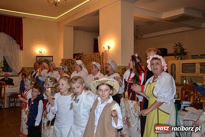 Zdjęcie w galerii na portalu naszraciborz.pl: Biesiada śląska w Zabełkowie - pełna sala w Gościńcu nad strumykiem wiadomości z regionu