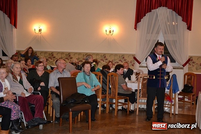Zdjęcie w galerii na portalu naszraciborz.pl: Biesiada śląska w Zabełkowie - pełna sala w Gościńcu nad strumykiem wiadomości z regionu