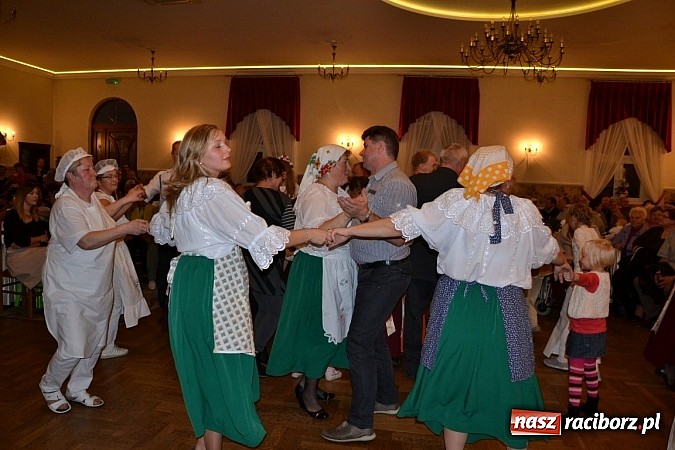 Zdjęcie w galerii na portalu naszraciborz.pl: Biesiada śląska w Zabełkowie - pełna sala w Gościńcu nad strumykiem wiadomości z regionu