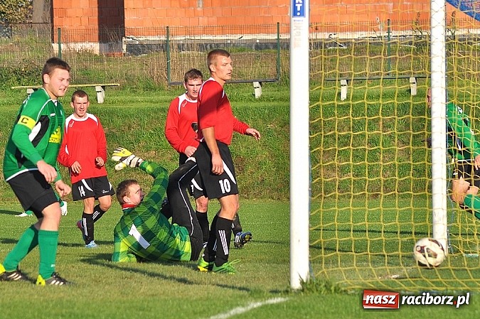 Zdjęcie w galerii na portalu naszraciborz.pl: Brzezie pokonało zdziesiątkowane Siedliska wiadomości z regionu