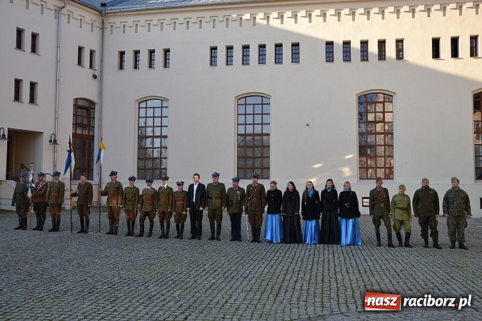 Zdjęcie w galerii na portalu naszraciborz.pl: Ułani mieli dziś musztrę na zamkowym dziedzińcu  wiadomości z regionu