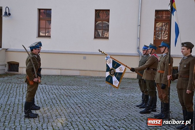 Zdjęcie w galerii na portalu naszraciborz.pl: Ułani mieli dziś musztrę na zamkowym dziedzińcu  wiadomości z regionu