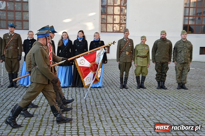 Zdjęcie w galerii na portalu naszraciborz.pl: Ułani mieli dziś musztrę na zamkowym dziedzińcu  wiadomości z regionu