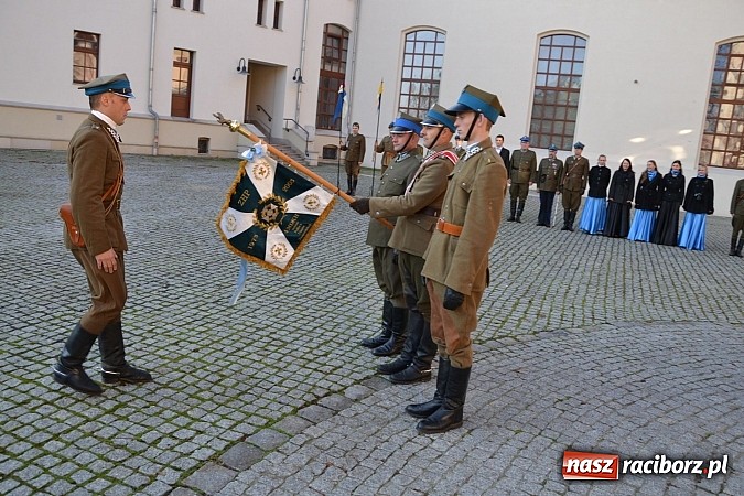 Zdjęcie w galerii na portalu naszraciborz.pl: Ułani mieli dziś musztrę na zamkowym dziedzińcu  wiadomości z regionu