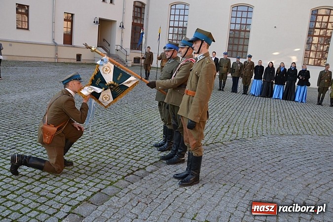 Zdjęcie w galerii na portalu naszraciborz.pl: Ułani mieli dziś musztrę na zamkowym dziedzińcu  wiadomości z regionu