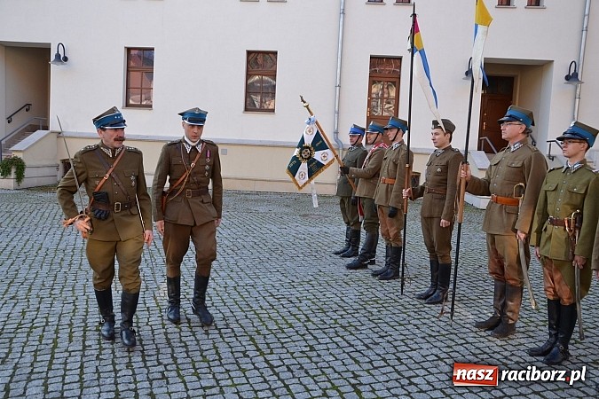 Zdjęcie w galerii na portalu naszraciborz.pl: Ułani mieli dziś musztrę na zamkowym dziedzińcu  wiadomości z regionu