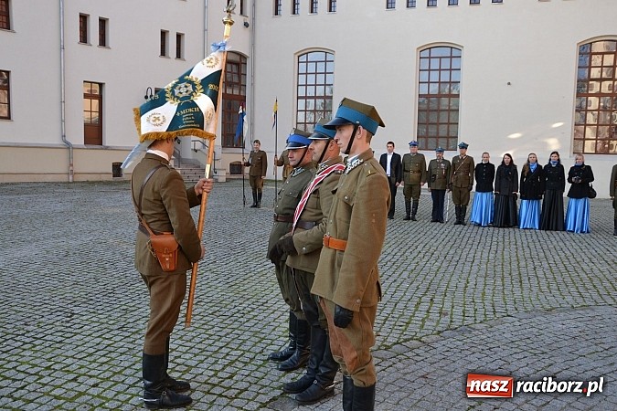 Zdjęcie w galerii na portalu naszraciborz.pl: Ułani mieli dziś musztrę na zamkowym dziedzińcu  wiadomości z regionu