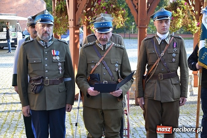 Zdjęcie w galerii na portalu naszraciborz.pl: Ułani mieli dziś musztrę na zamkowym dziedzińcu  wiadomości z regionu