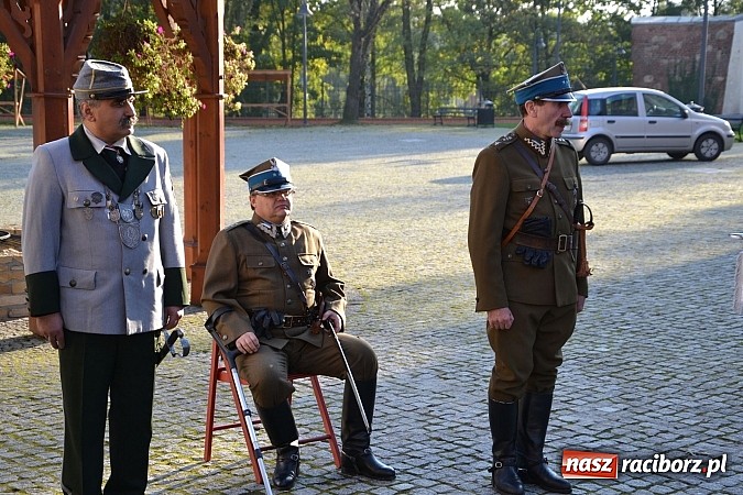 Zdjęcie w galerii na portalu naszraciborz.pl: Ułani mieli dziś musztrę na zamkowym dziedzińcu  wiadomości z regionu