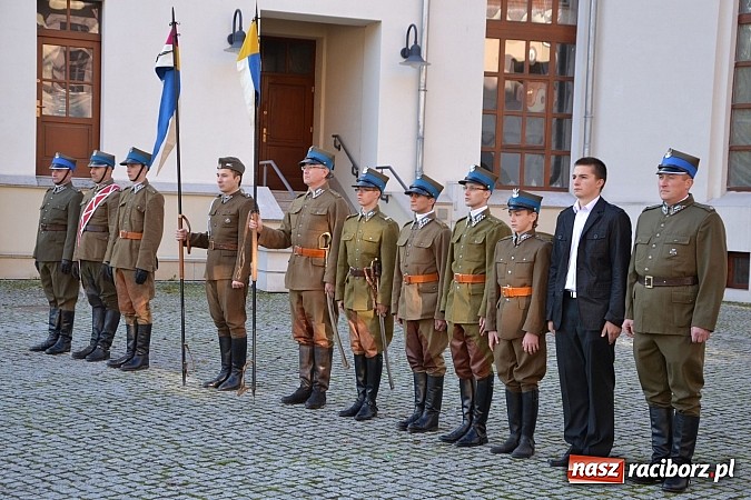 Zdjęcie w galerii na portalu naszraciborz.pl: Ułani mieli dziś musztrę na zamkowym dziedzińcu  wiadomości z regionu