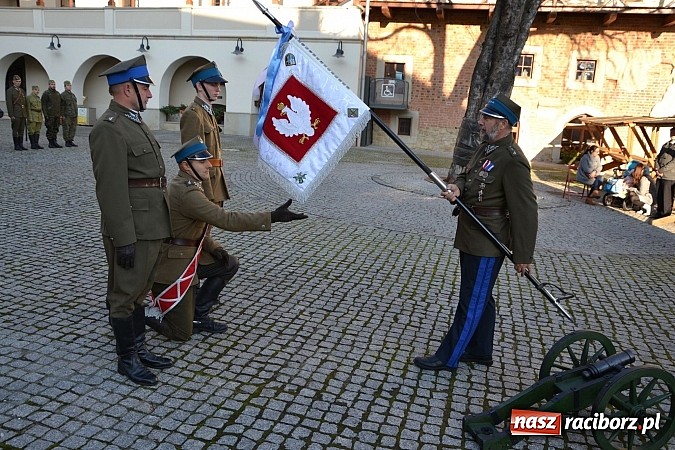 Zdjęcie w galerii na portalu naszraciborz.pl: Ułani mieli dziś musztrę na zamkowym dziedzińcu  wiadomości z regionu