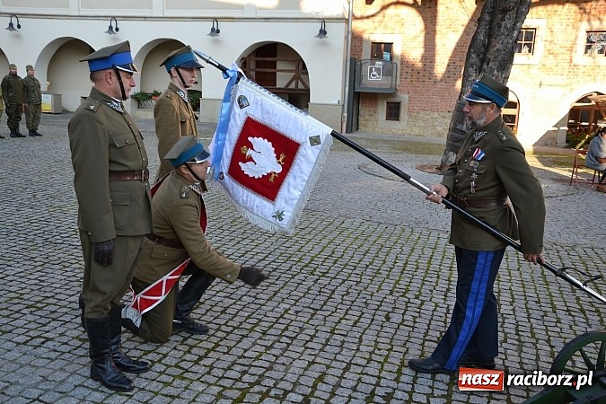 Zdjęcie w galerii na portalu naszraciborz.pl: Ułani mieli dziś musztrę na zamkowym dziedzińcu  wiadomości z regionu