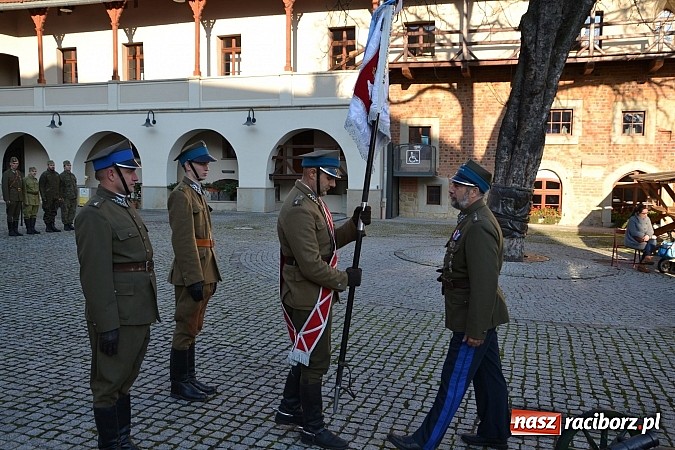 Zdjęcie w galerii na portalu naszraciborz.pl: Ułani mieli dziś musztrę na zamkowym dziedzińcu  wiadomości z regionu