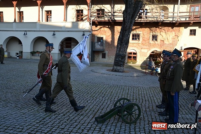 Zdjęcie w galerii na portalu naszraciborz.pl: Ułani mieli dziś musztrę na zamkowym dziedzińcu  wiadomości z regionu