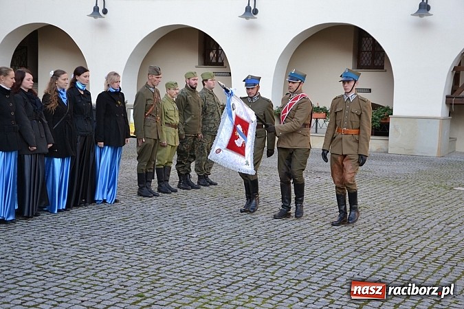 Zdjęcie w galerii na portalu naszraciborz.pl: Ułani mieli dziś musztrę na zamkowym dziedzińcu  wiadomości z regionu