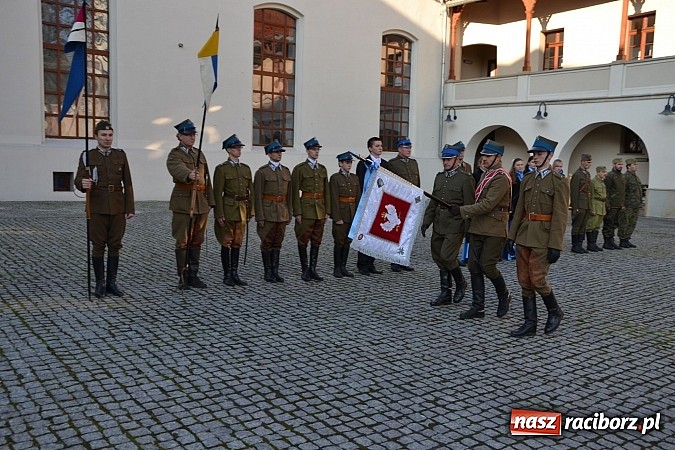 Zdjęcie w galerii na portalu naszraciborz.pl: Ułani mieli dziś musztrę na zamkowym dziedzińcu  wiadomości z regionu