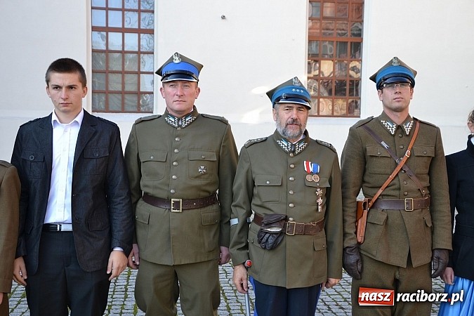 Zdjęcie w galerii na portalu naszraciborz.pl: Ułani mieli dziś musztrę na zamkowym dziedzińcu  wiadomości z regionu