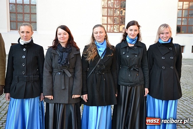 Zdjęcie w galerii na portalu naszraciborz.pl: Ułani mieli dziś musztrę na zamkowym dziedzińcu  wiadomości z regionu