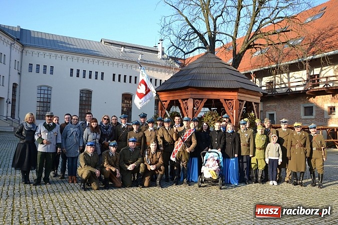 Zdjęcie w galerii na portalu naszraciborz.pl: Ułani mieli dziś musztrę na zamkowym dziedzińcu  wiadomości z regionu