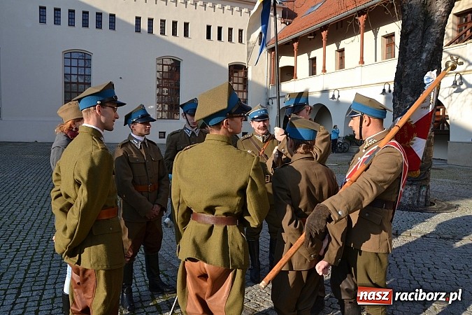 Zdjęcie w galerii na portalu naszraciborz.pl: Ułani mieli dziś musztrę na zamkowym dziedzińcu  wiadomości z regionu