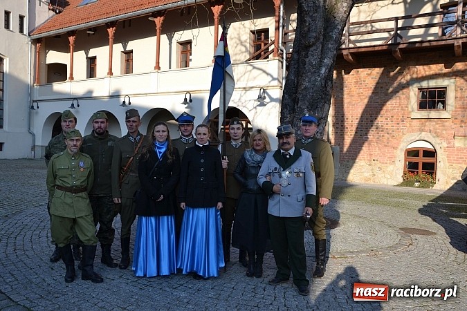Zdjęcie w galerii na portalu naszraciborz.pl: Ułani mieli dziś musztrę na zamkowym dziedzińcu  wiadomości z regionu