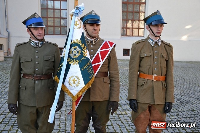 Zdjęcie w galerii na portalu naszraciborz.pl: Ułani mieli dziś musztrę na zamkowym dziedzińcu  wiadomości z regionu