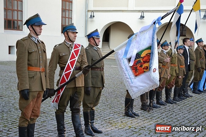 Zdjęcie w galerii na portalu naszraciborz.pl: Ułani mieli dziś musztrę na zamkowym dziedzińcu  wiadomości z regionu