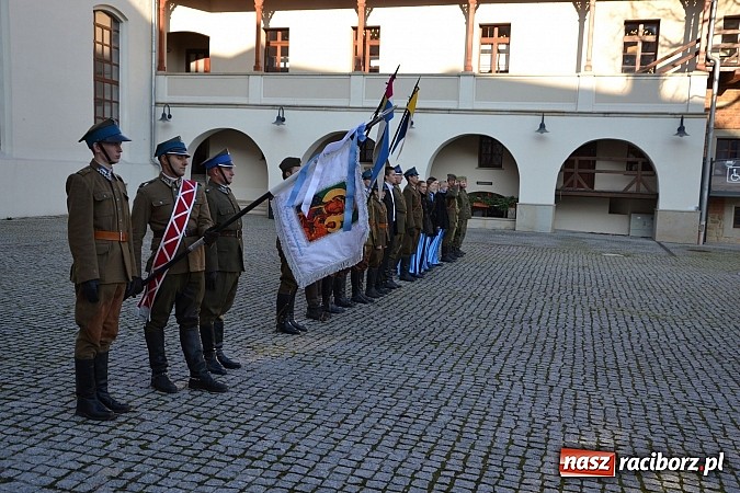 Zdjęcie w galerii na portalu naszraciborz.pl: Ułani mieli dziś musztrę na zamkowym dziedzińcu  wiadomości z regionu
