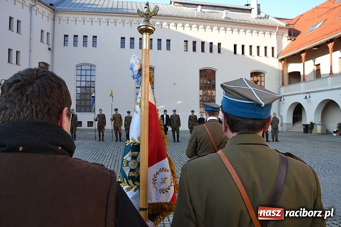 Zdjęcie w galerii na portalu naszraciborz.pl: Ułani mieli dziś musztrę na zamkowym dziedzińcu  wiadomości z regionu