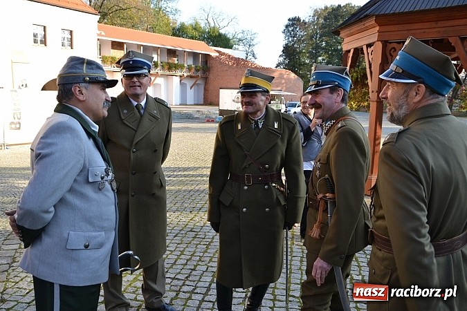 Zdjęcie w galerii na portalu naszraciborz.pl: Ułani mieli dziś musztrę na zamkowym dziedzińcu  wiadomości z regionu
