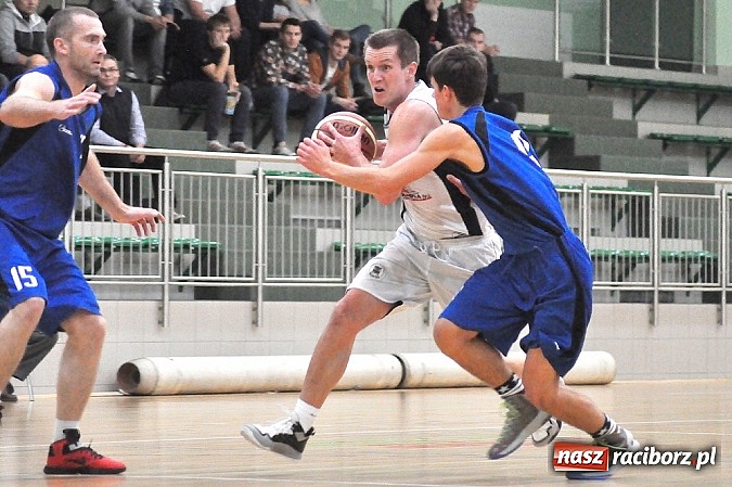 Zdjęcie w galerii na portalu naszraciborz.pl: Koszykówka. Ofensywa pokonała MKS Strzelce Opolskie. 29 oczek do przodu wiadomości z regionu