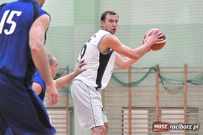 Zdjęcie w galerii na portalu naszraciborz.pl: Koszykówka. Ofensywa pokonała MKS Strzelce Opolskie. 29 oczek do przodu wiadomości z regionu