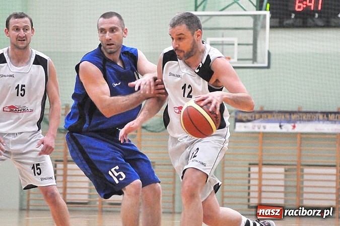 Zdjęcie w galerii na portalu naszraciborz.pl: Koszykówka. Ofensywa pokonała MKS Strzelce Opolskie. 29 oczek do przodu wiadomości z regionu
