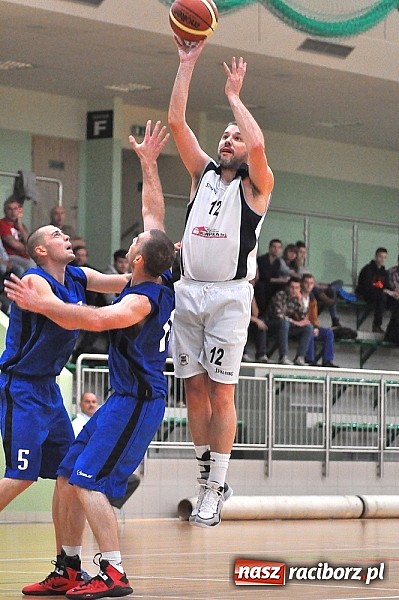 Zdjęcie w galerii na portalu naszraciborz.pl: Koszykówka. Ofensywa pokonała MKS Strzelce Opolskie. 29 oczek do przodu wiadomości z regionu