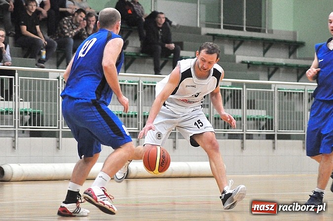Zdjęcie w galerii na portalu naszraciborz.pl: Koszykówka. Ofensywa pokonała MKS Strzelce Opolskie. 29 oczek do przodu wiadomości z regionu